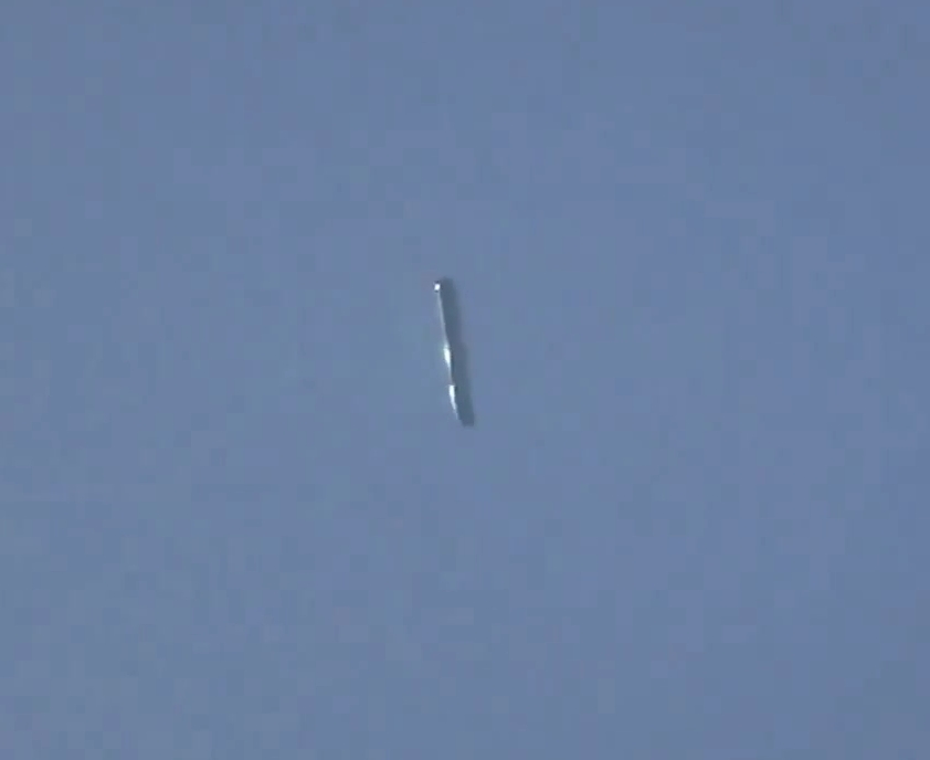 ASTONISHING Cigar Shaped UFO 2013 stabilized and zoomed(1080p_H.264-AAC).mp4_000015890
