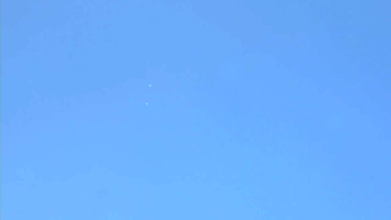 UFO over Reading, England - June 6, 2013(720p_H.264-AAC).mp4_000005171
