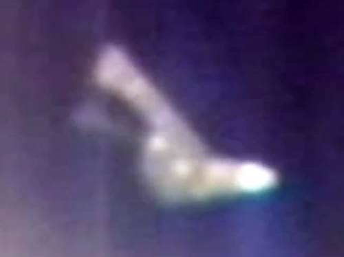 Incredible UFO Appears & Turns Near The ISS, Mar 24, 2013 HD 1080p(720p_H.264-AAC).mp4_000049200